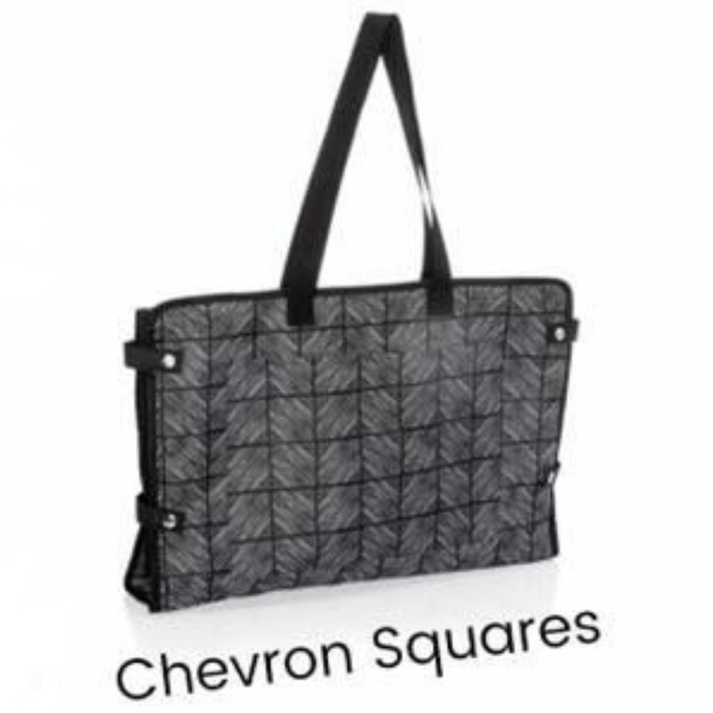 Thirty-One Gifts Well Suited Garment Bag – Chevron Squares | New, Never Used